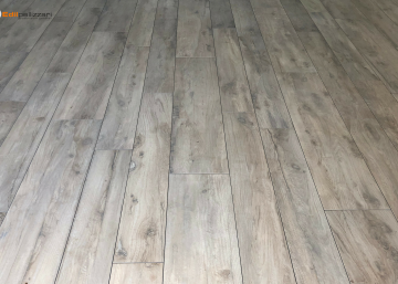 Grès porcellanato effetto legno: pregi e difetti